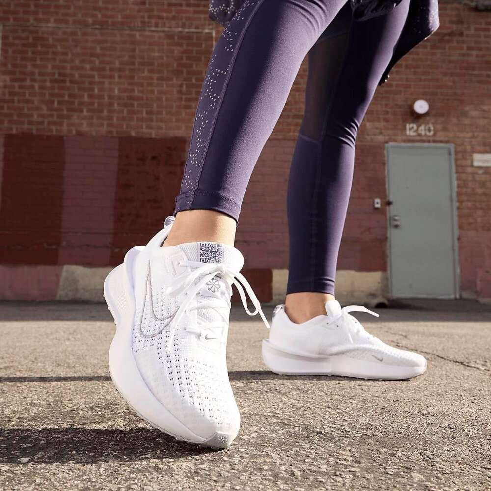 Nike Interact Run Unisex White Silver Low-Top Road Running Shoes Size US 8.5